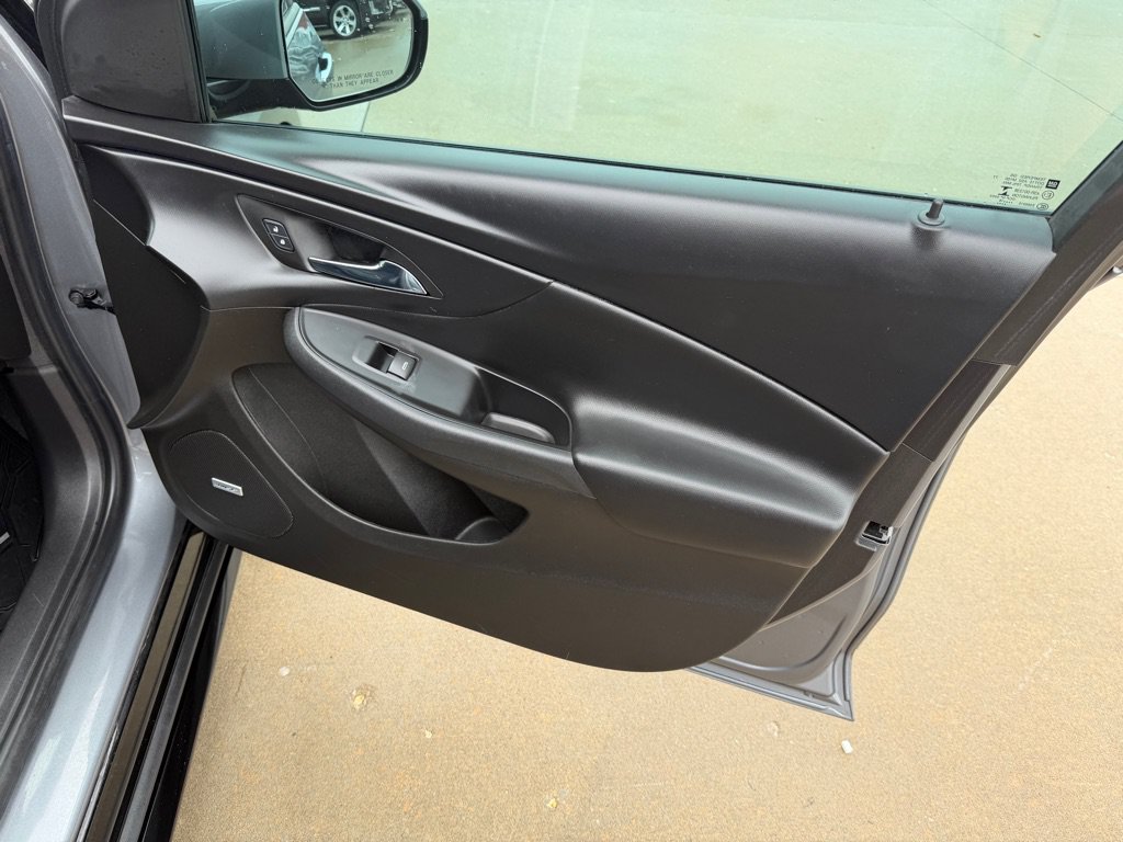 Used 2018 Chevrolet Volt Premier w/ Driver Confidence Package FWD image 11
