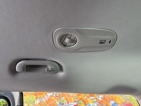 Used 2024 Chrysler Pacifica Touring-L image 38