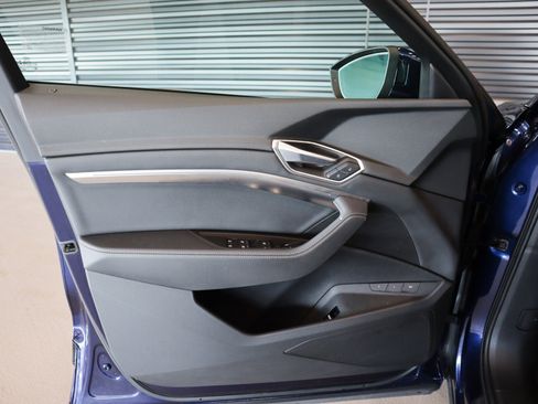 Used 2022 Audi e-tron Premium image 24