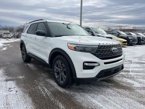 Certified 2023 Ford Explorer XLT w/ Equipment Group 202A image 3