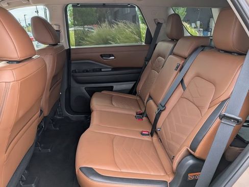 Used 2024 Nissan Pathfinder Platinum w/ Cargo Package AWD/4WD image 13