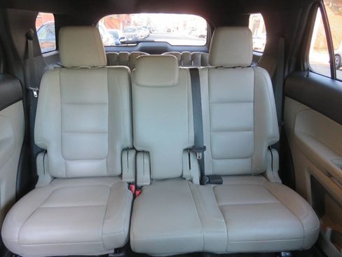 Used 2014 Ford Explorer XLT w/ Equipment Group 202A image 23