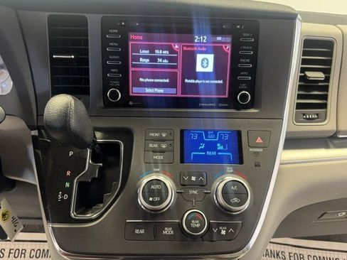 Used 2018 Toyota Sienna LE w/ Carpet Mat Package image 16