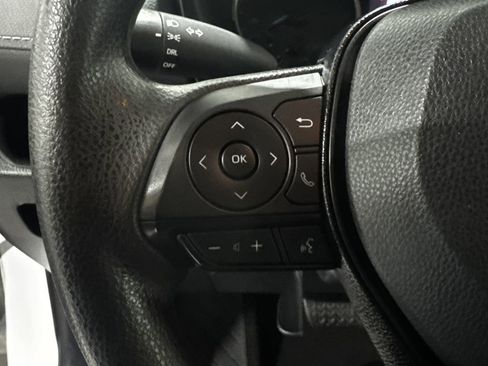 Used 2021 Toyota RAV4 LE AWD/4WD image 5