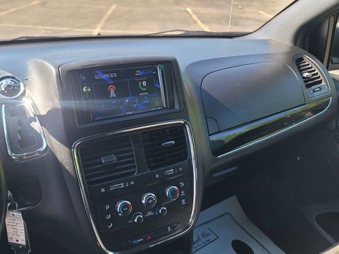 Used 2016 Dodge Grand Caravan SE FWD image 21