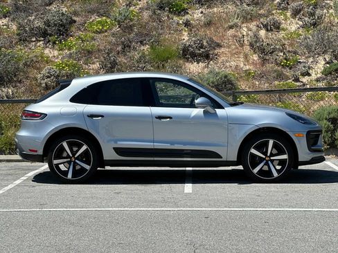 Certified 2024 Porsche Macan image 9