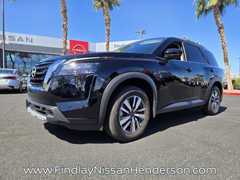 Used 2025 Nissan Pathfinder SL image 2
