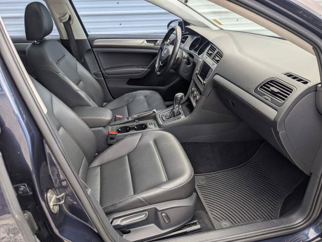 Used 2017 Volkswagen Golf SportWagen FWD image 18