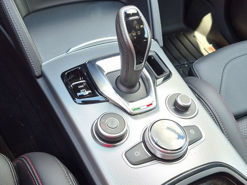 Used 2025 Alfa Romeo Stelvio Tributo Italiano w/ Driving Assist Package AWD/4WD image 17