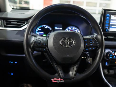 Used 2020 Toyota RAV4 LE image 23