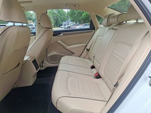 Used 2017 Volkswagen Passat 1.8T SE w/ SE Lighting Package image 12