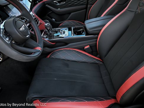 Used 2024 Bentley Flying Spur W12 image 24