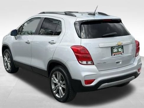 Used 2019 Chevrolet Trax LT w/ Sun & Sound Package image 9