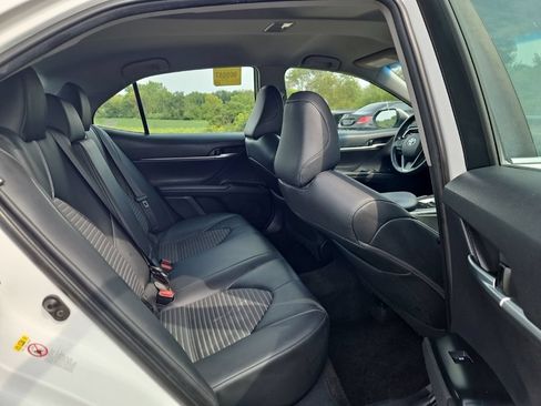 Used 2018 Toyota Camry LE FWD image 5
