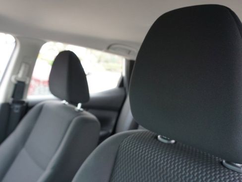 Used 2019 Nissan Rogue Sport S image 23