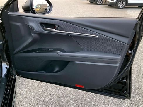 Used 2025 Toyota Camry SE w/ Multimedia Upgrade Package image 22