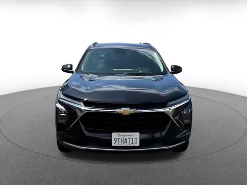 Used 2025 Chevrolet Trax LT w/ LT Convenience Package FWD image 4