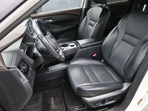 Used 2023 Nissan Rogue SV w/ SV Premium Package image 14