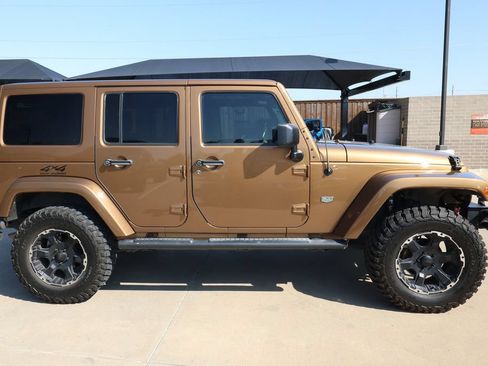 Used 2011 Jeep Wrangler Unlimited 70th Anniversary w/ Connectivity Group AWD/4WD image 4