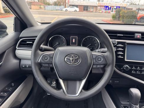 Used 2019 Toyota Camry LE image 21