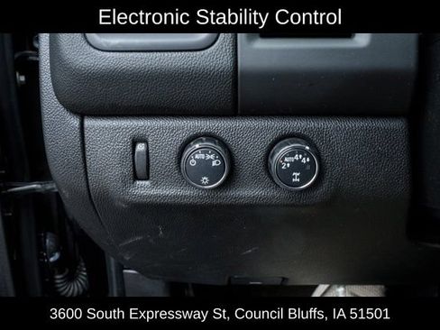 Used 2018 Chevrolet Colorado LT AWD/4WD image 17