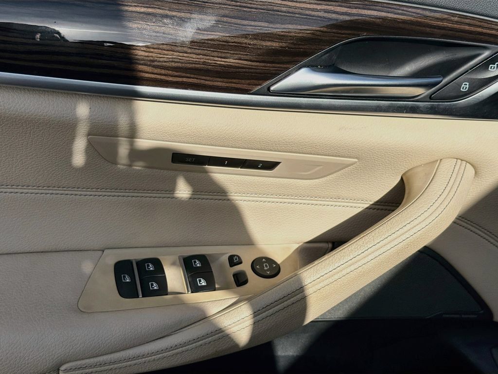 Used 2020 BMW 540i w/ Premium Package RWD image 18