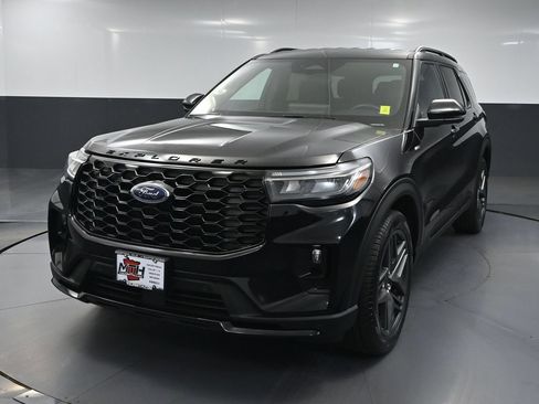 Used 2025 Ford Explorer ST-Line w/ ST-Line Street Pack AWD/4WD image 9