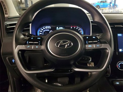 Used 2022 Hyundai Tucson SE image 19