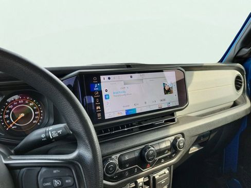 Certified 2024 Jeep Gladiator Sport image 32