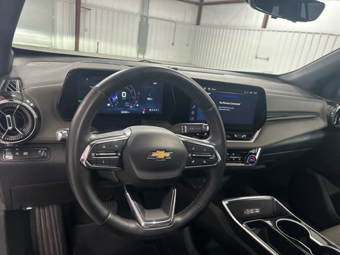 Used 2025 Chevrolet Equinox LT w/ Convenience Package II image 18