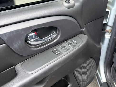 Used 2008 GMC Envoy SLE image 10