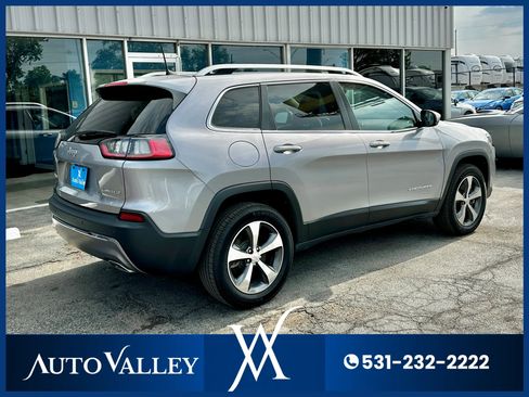 Used 2019 Jeep Cherokee Limited image 7