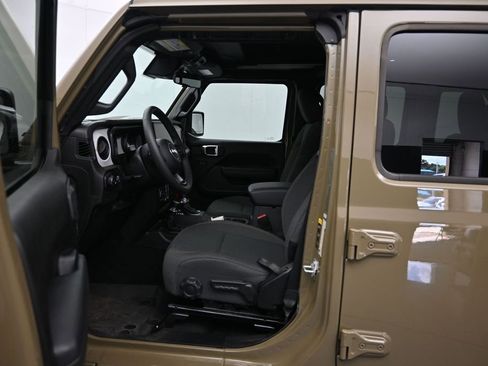 Used 2025 Jeep Wrangler Unlimited Sport AWD/4WD image 20