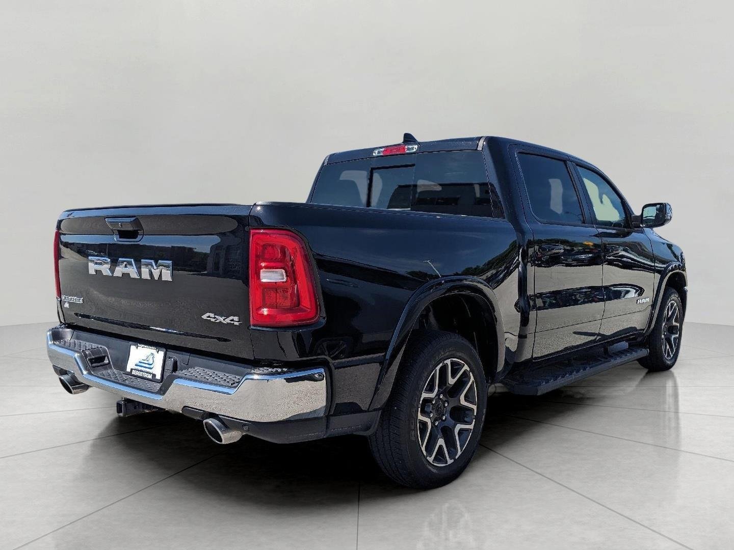 Used 2025 RAM 1500 Laramie AWD/4WD image 44