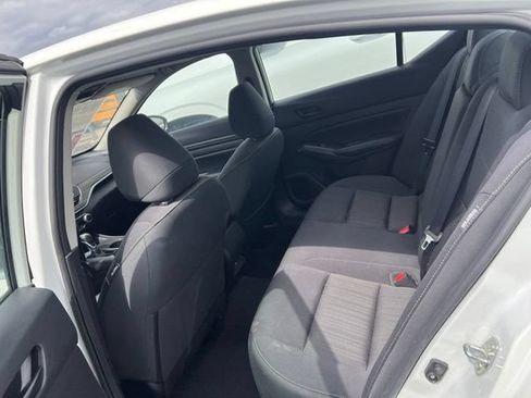 Used 2025 Nissan Altima 2.5 SV FWD image 9