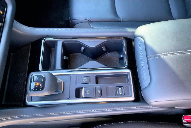 Used 2024 Nissan Pathfinder SL FWD image 13