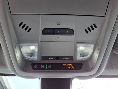 Used 2024 GMC Terrain SLT image 12