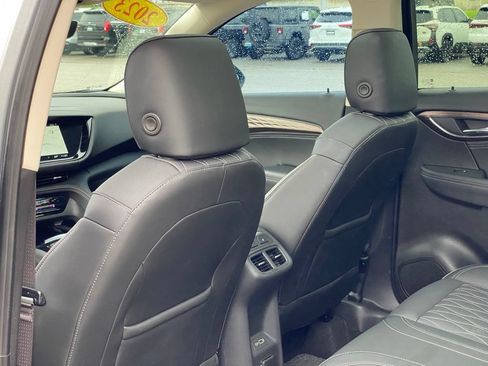 Used 2023 Buick Envision Avenir FWD image 28