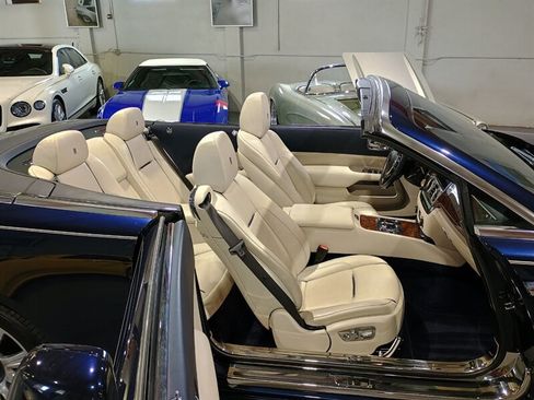 Used 2016 Rolls-Royce Dawn RWD image 34