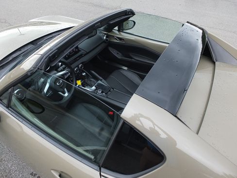 Used 2023 MAZDA MX-5 Miata Grand Touring w/ Weather Package RWD image 9