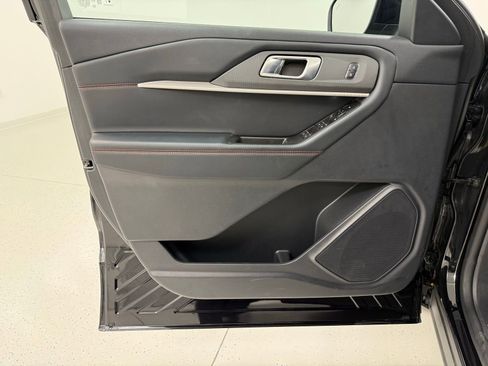 Used 2025 Ford Explorer ST-Line w/ ST-Line Street Pack image 11