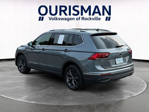 Used 2023 Volkswagen Tiguan SE w/ Panoramic Sunroof Package FWD image 4