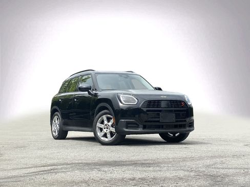 Used 2025 MINI Cooper Countryman S image 2