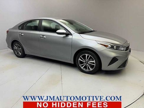 Used 2023 Kia Forte LXS w/ LXS Technology Package FWD image 7