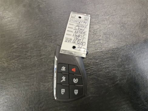 Certified 2024 Chevrolet Tahoe High Country w/ Advanced Technology Package image 32