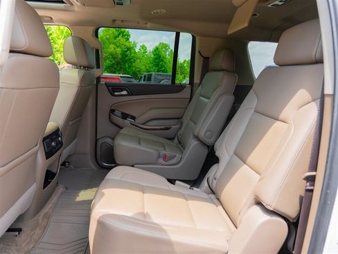 Used 2020 GMC Yukon XL SLT w/ Premium Edition AWD/4WD image 24