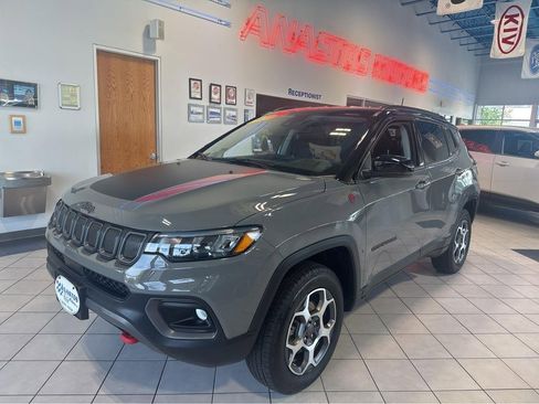 Used 2022 Jeep Compass Trailhawk AWD/4WD image 7