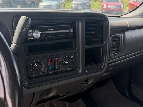 Used 2003 Chevrolet Avalanche 4x4 image 12