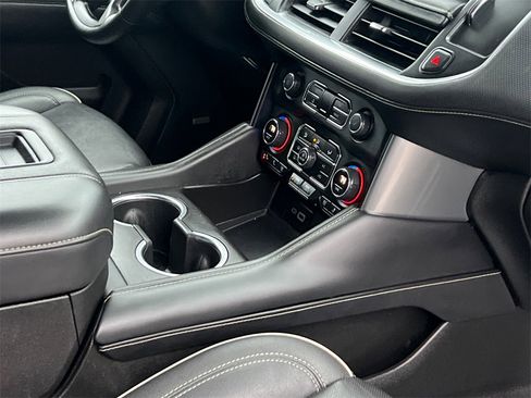 Used 2023 Chevrolet Suburban Premier image 10