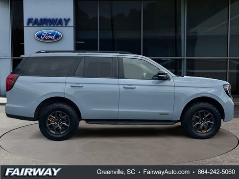 Used 2025 Ford Expedition Tremor AWD/4WD image 9